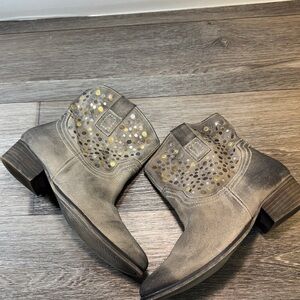 Diba Tan Ankle Booties woman’s size 9 (s193)